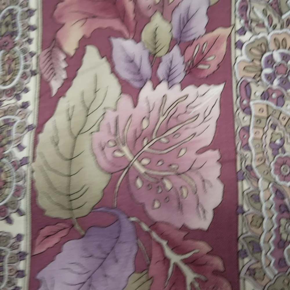 FABRIC Beautiful Vertical Stripes Of Leaves And Paisley 100%cotton, 3 Yards